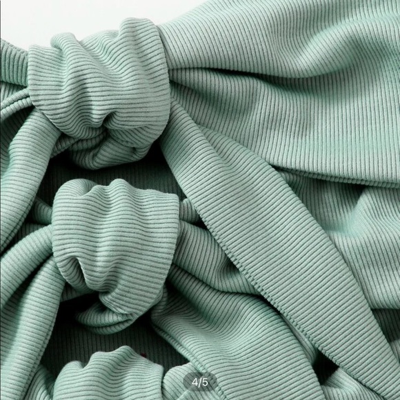 SHEIN tie front crop top - Picture 3 of 3